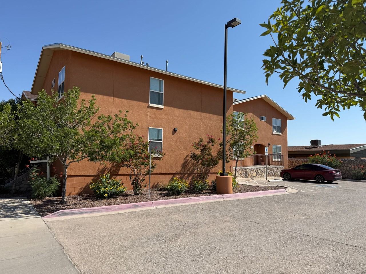 Diana Drive Apartments - Photo 2 of 7