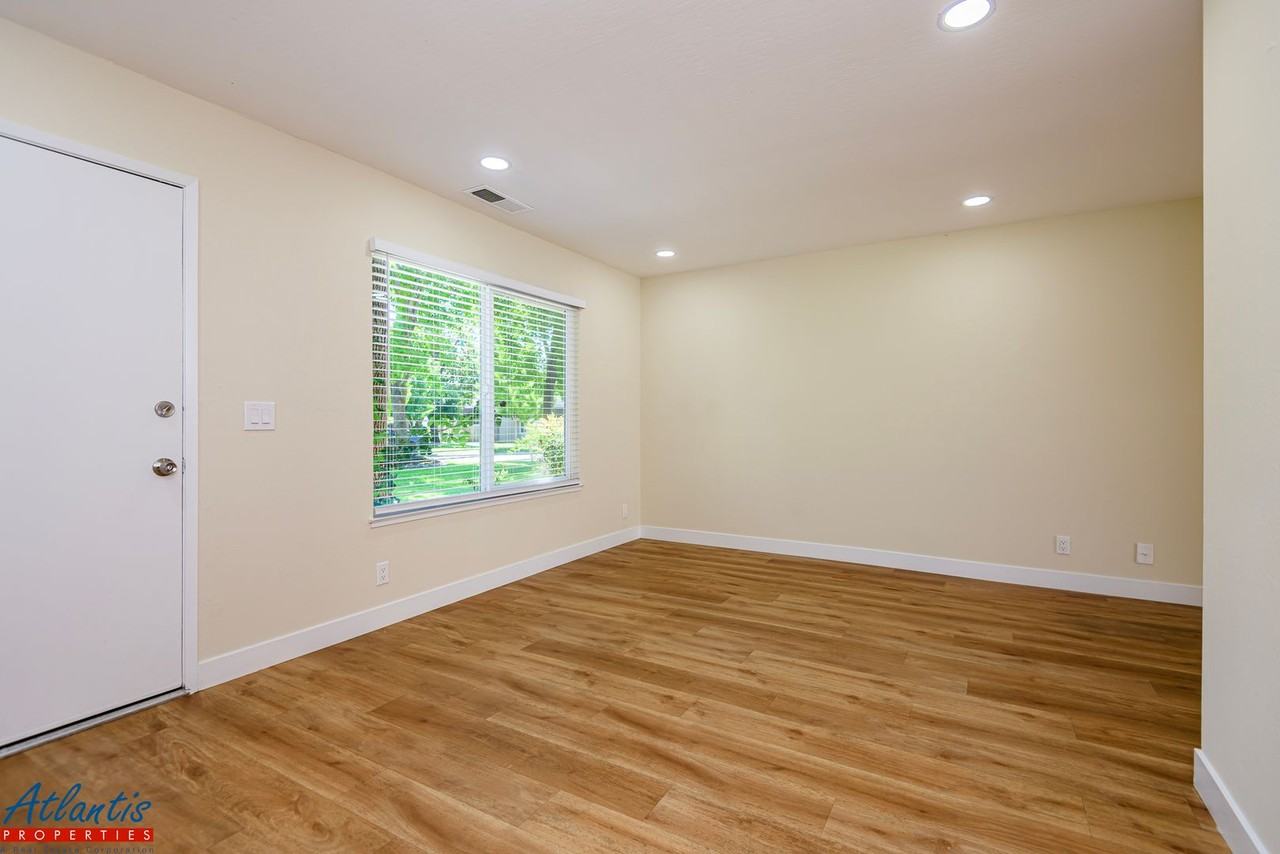 3133 Creekside Dr - Photo 2 of 18