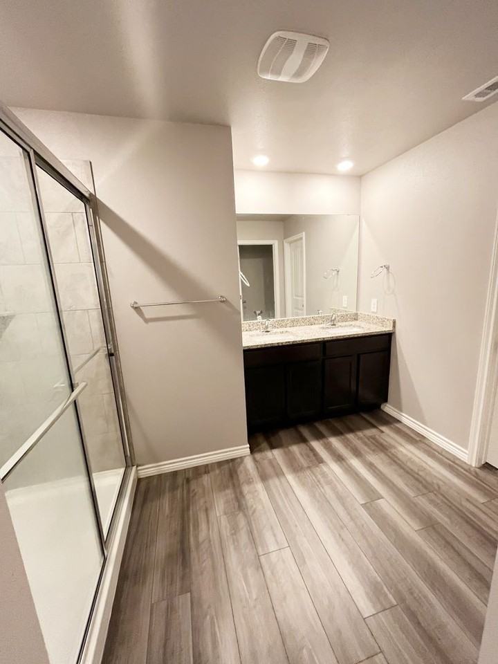2749 Eltonne Gardens Drive - Photo 2 of 9