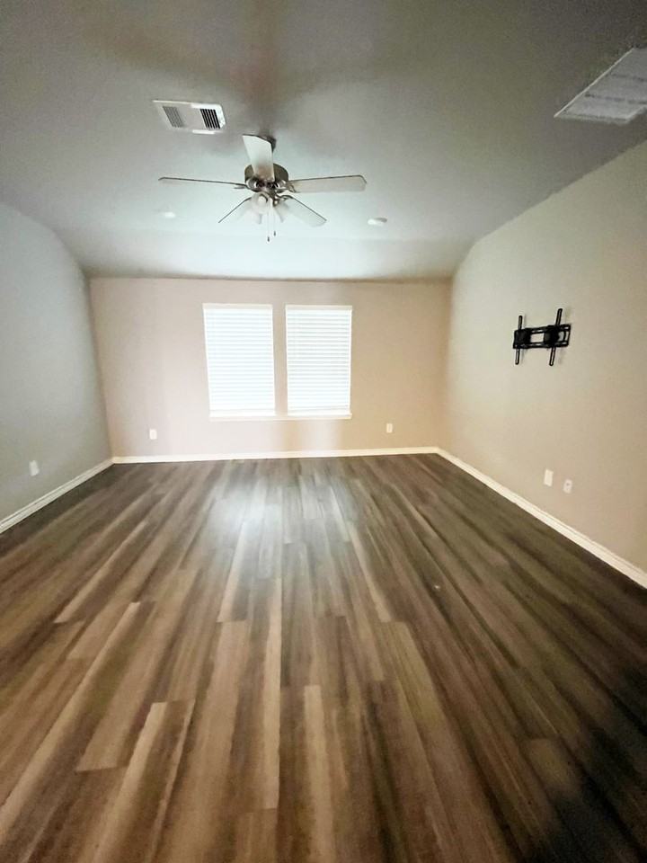 2749 Eltonne Gardens Drive - Photo 3 of 9