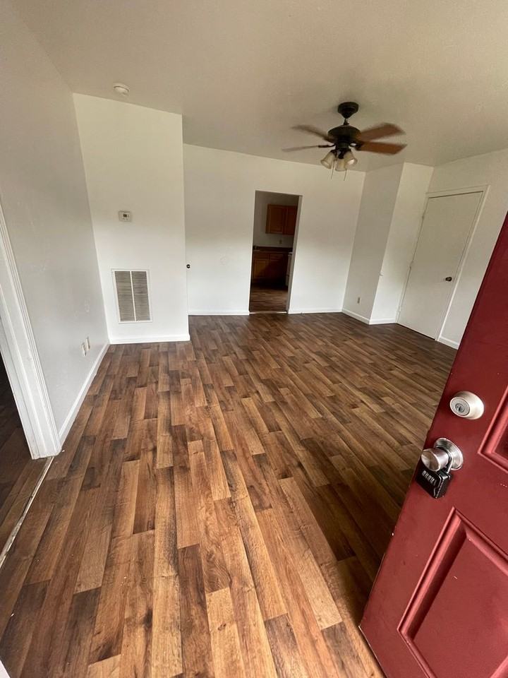 1918 North Drury Avenue - Photo 2 of 12