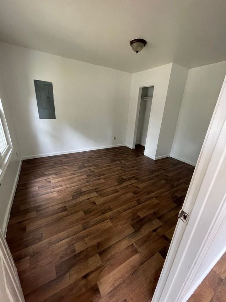1918 North Drury Avenue - Photo 3 of 12