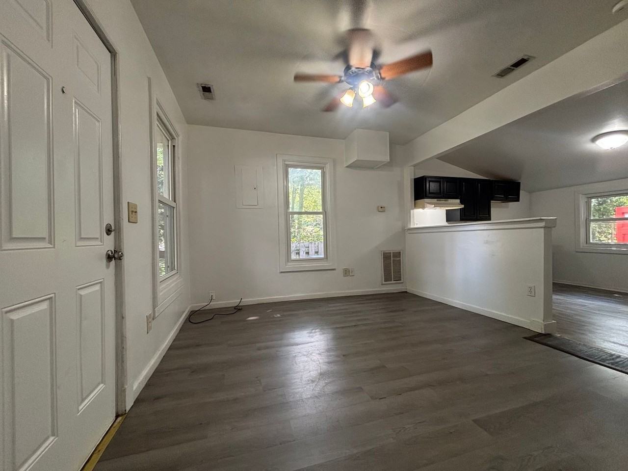 2154 W Wall St - Photo 2 of 7