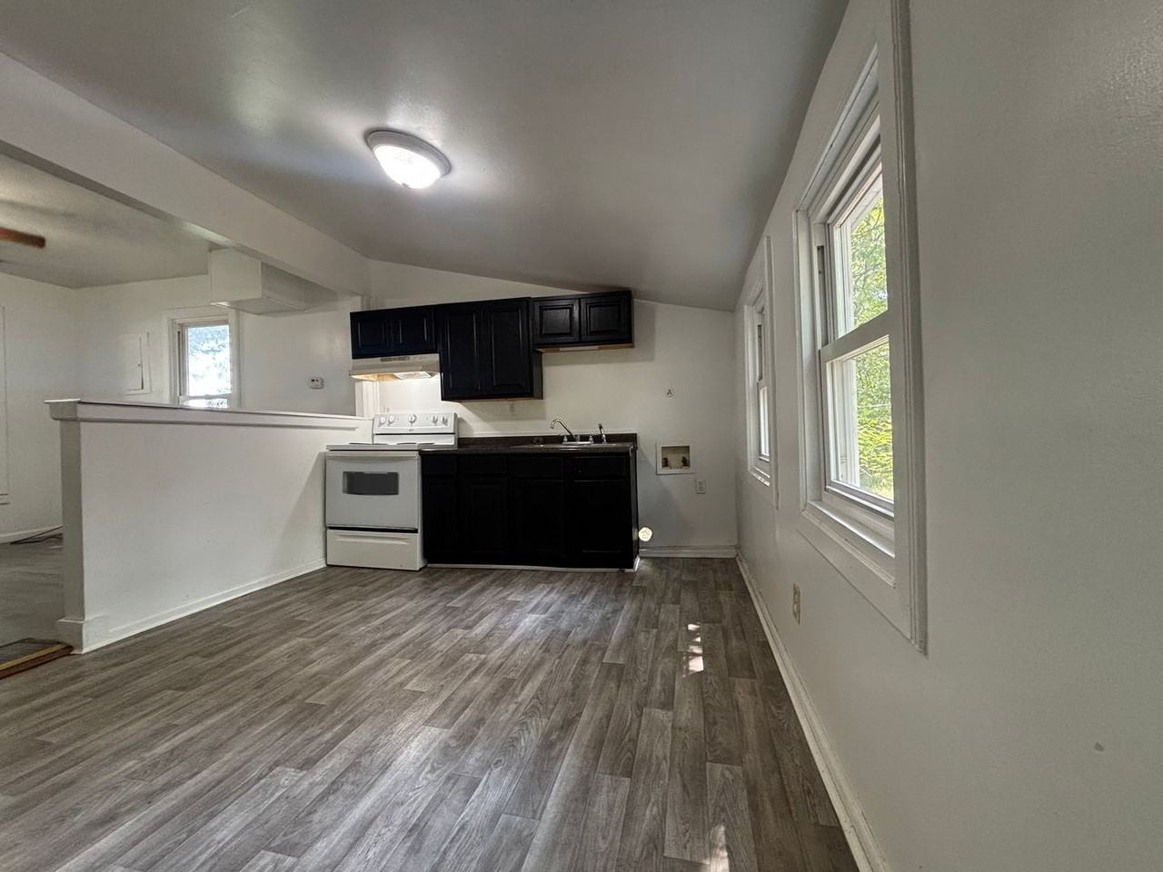 2154 W Wall St - Photo 3 of 7