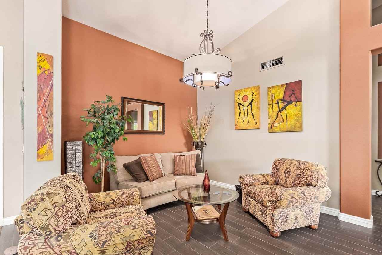 11613 W Laurelwood Ln - Photo 3 of 27