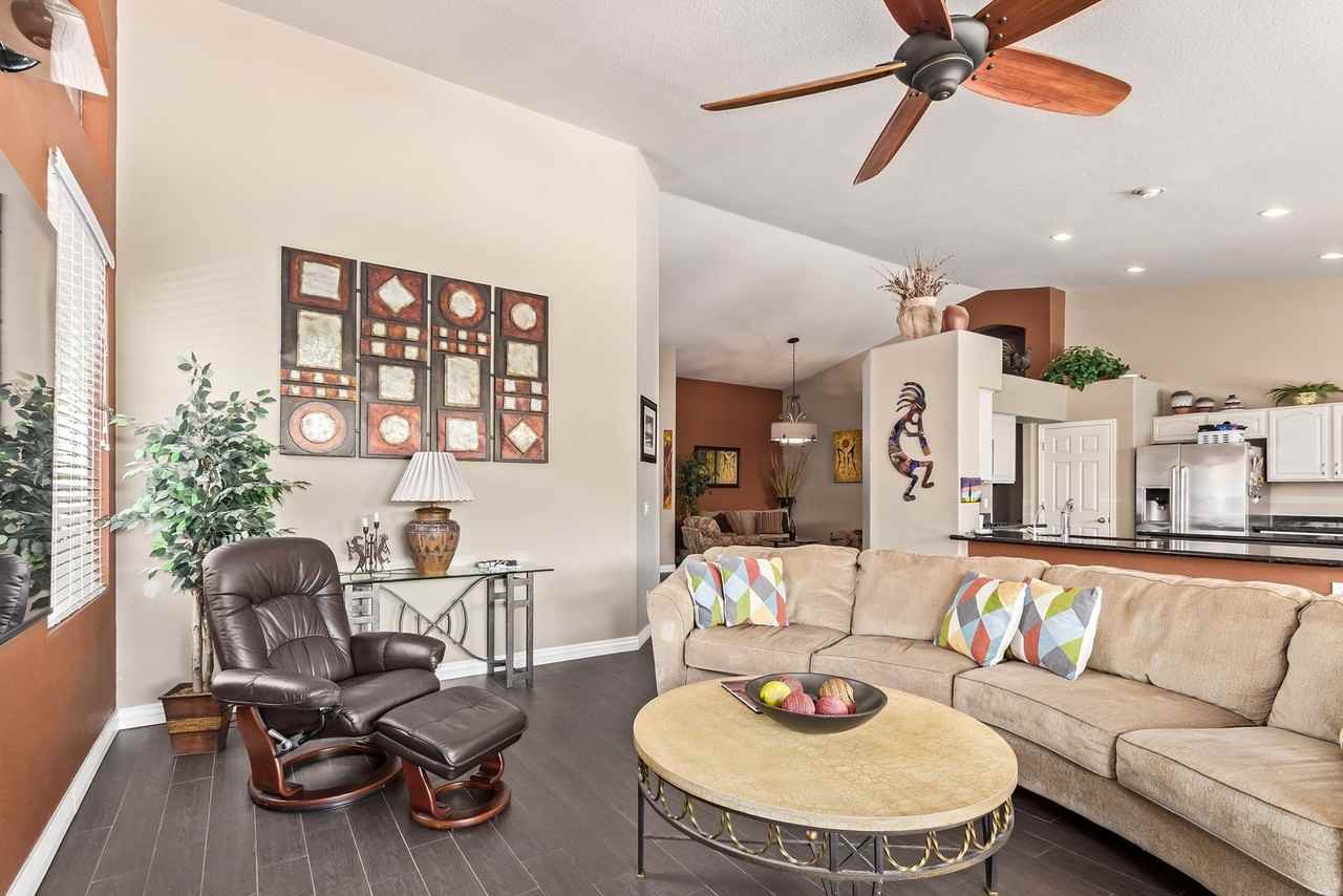 11613 W Laurelwood Ln - Photo 7 of 27