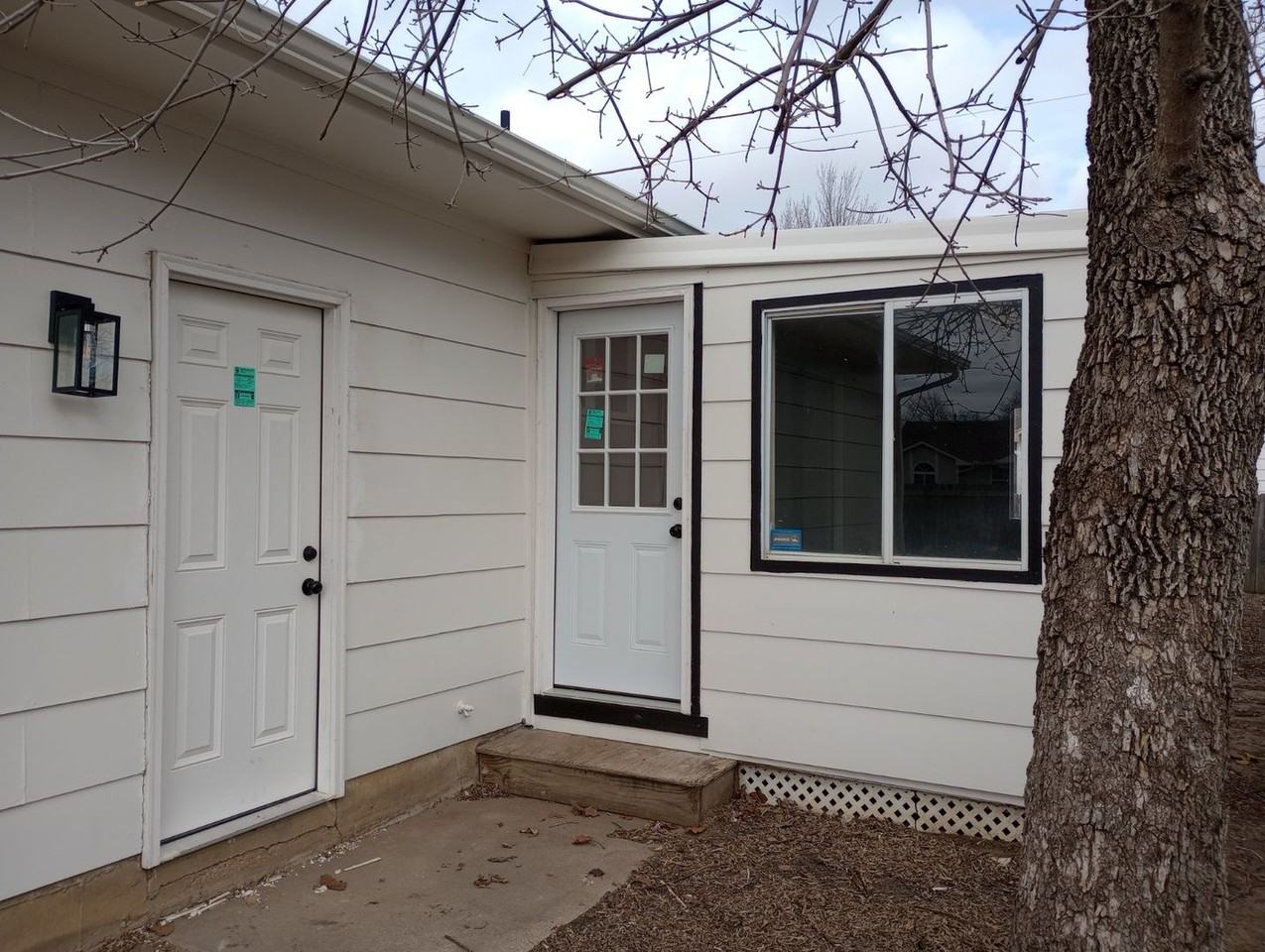 1321 W 45th St S - Photo 3 of 24