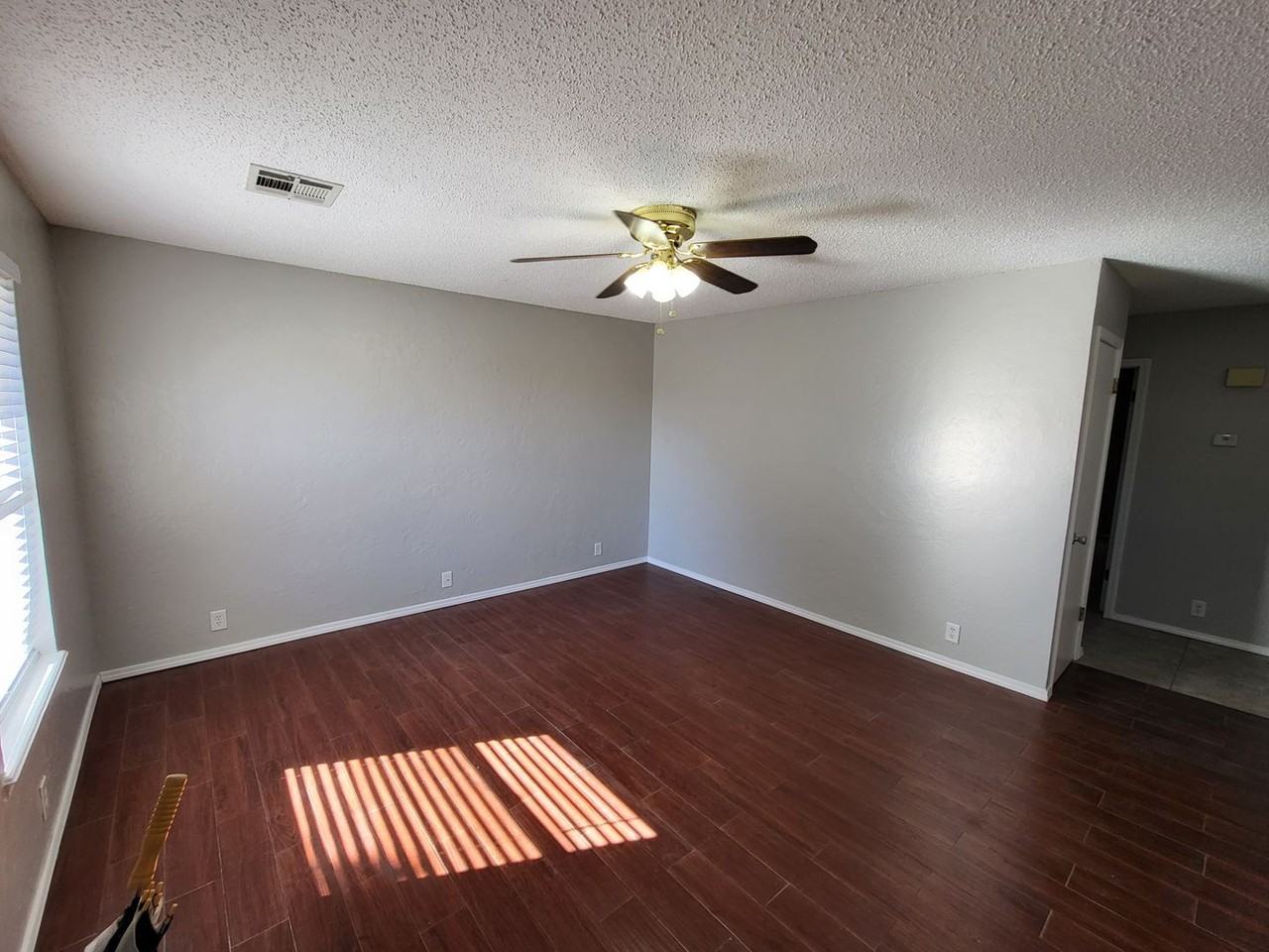 109 W Clegern Ave - Photo 2 of 22