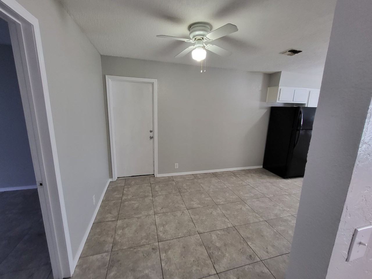 109 W Clegern Ave - Photo 4 of 22