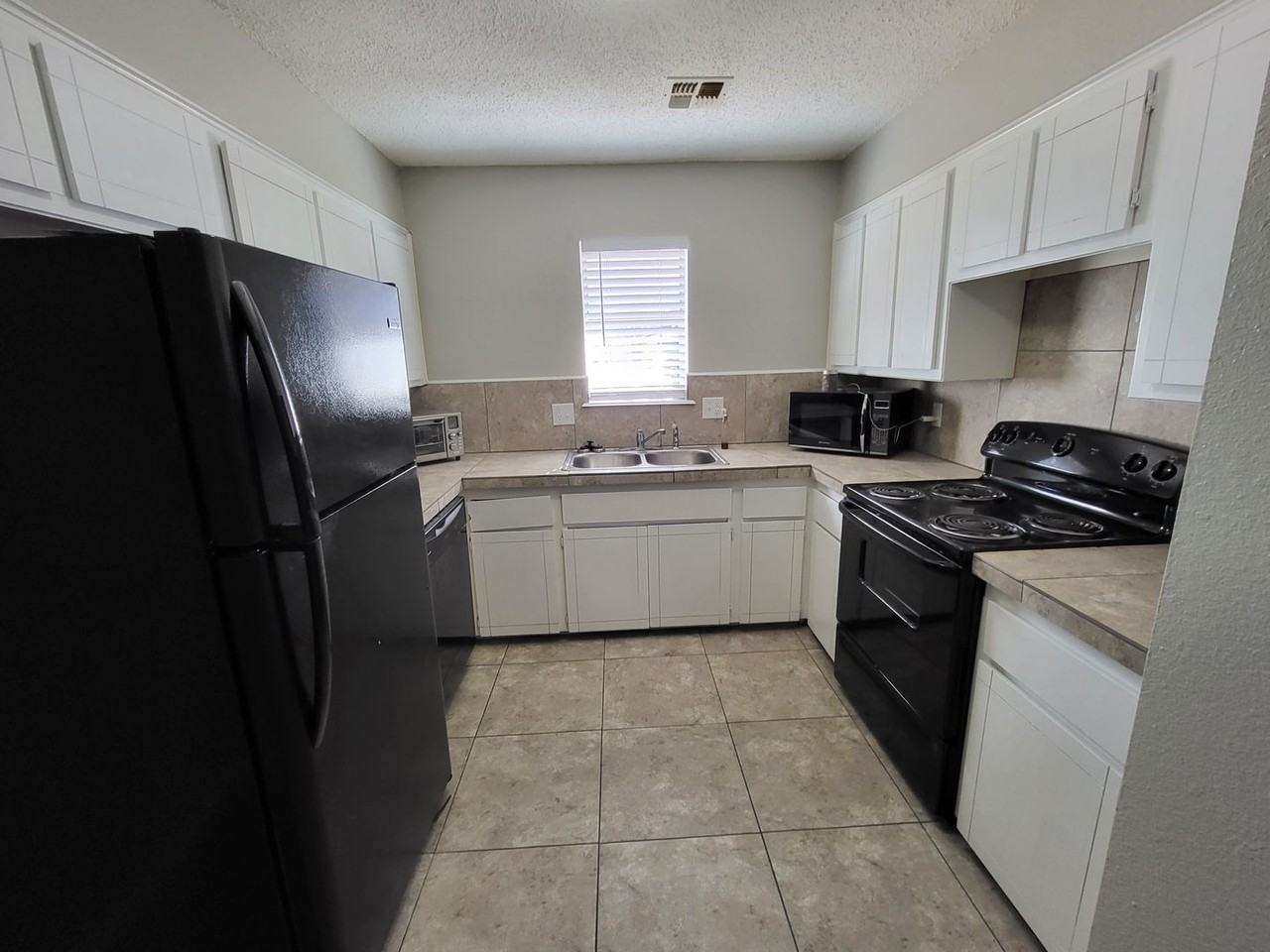 109 W Clegern Ave - Photo 6 of 22