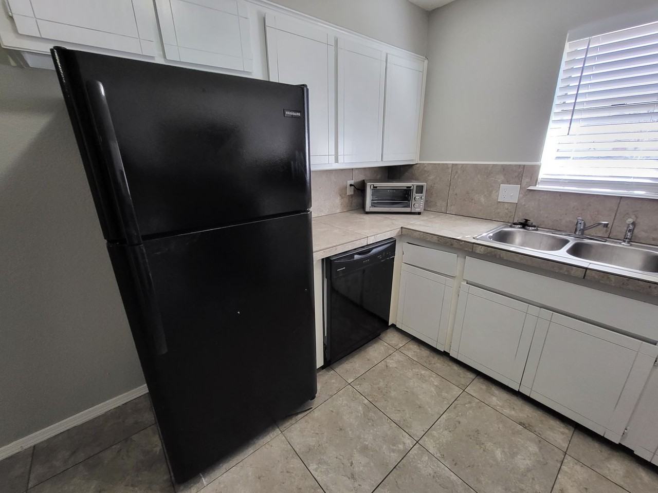 109 W Clegern Ave - Photo 7 of 22