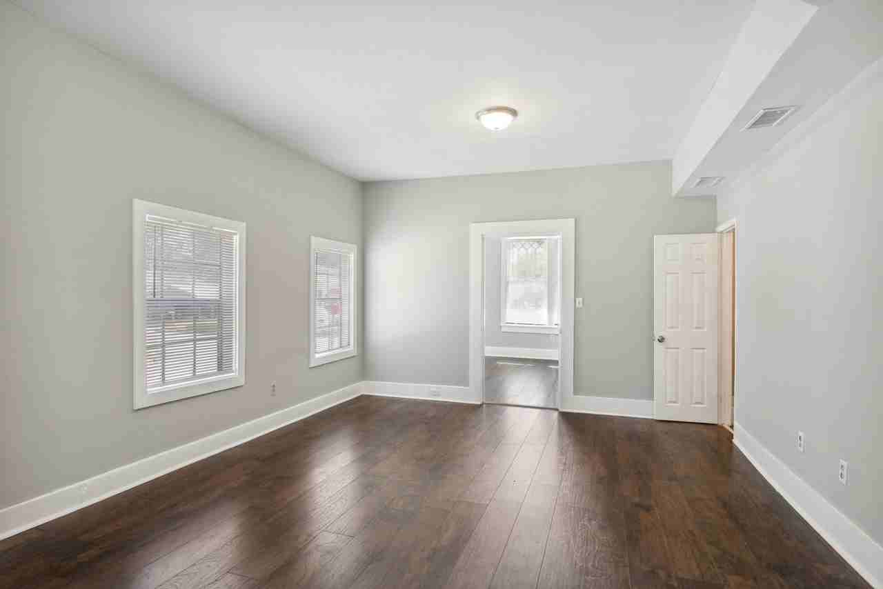 1002 West 44th Street - Photo 2 of 16