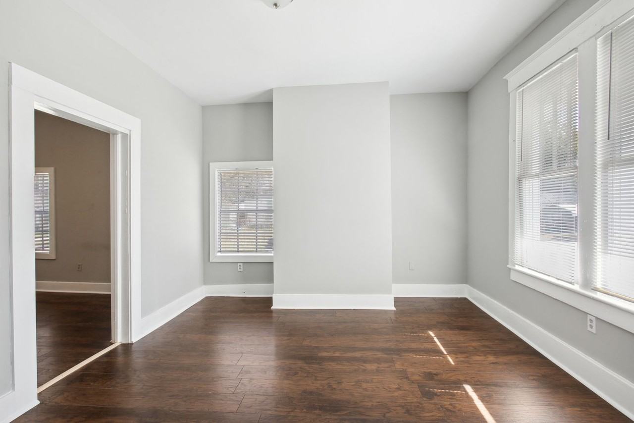 1002 W 44th St - Photo 5 of 16