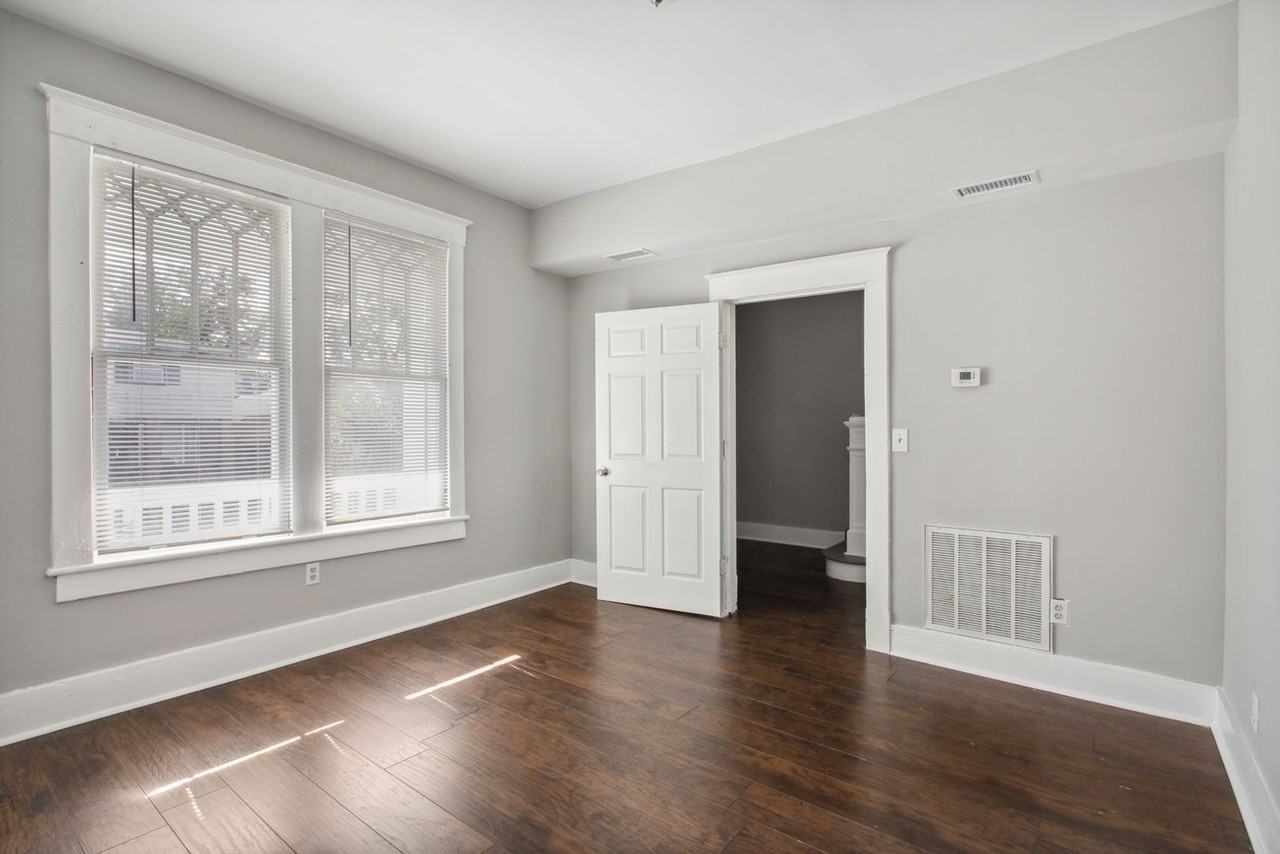 1002 W 44th St - Photo 6 of 16