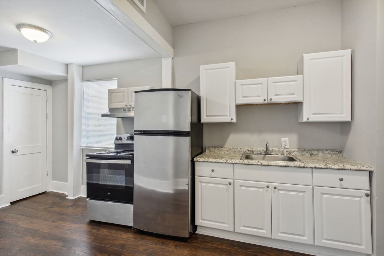 1002 W 44th St - Photo 7 of 16