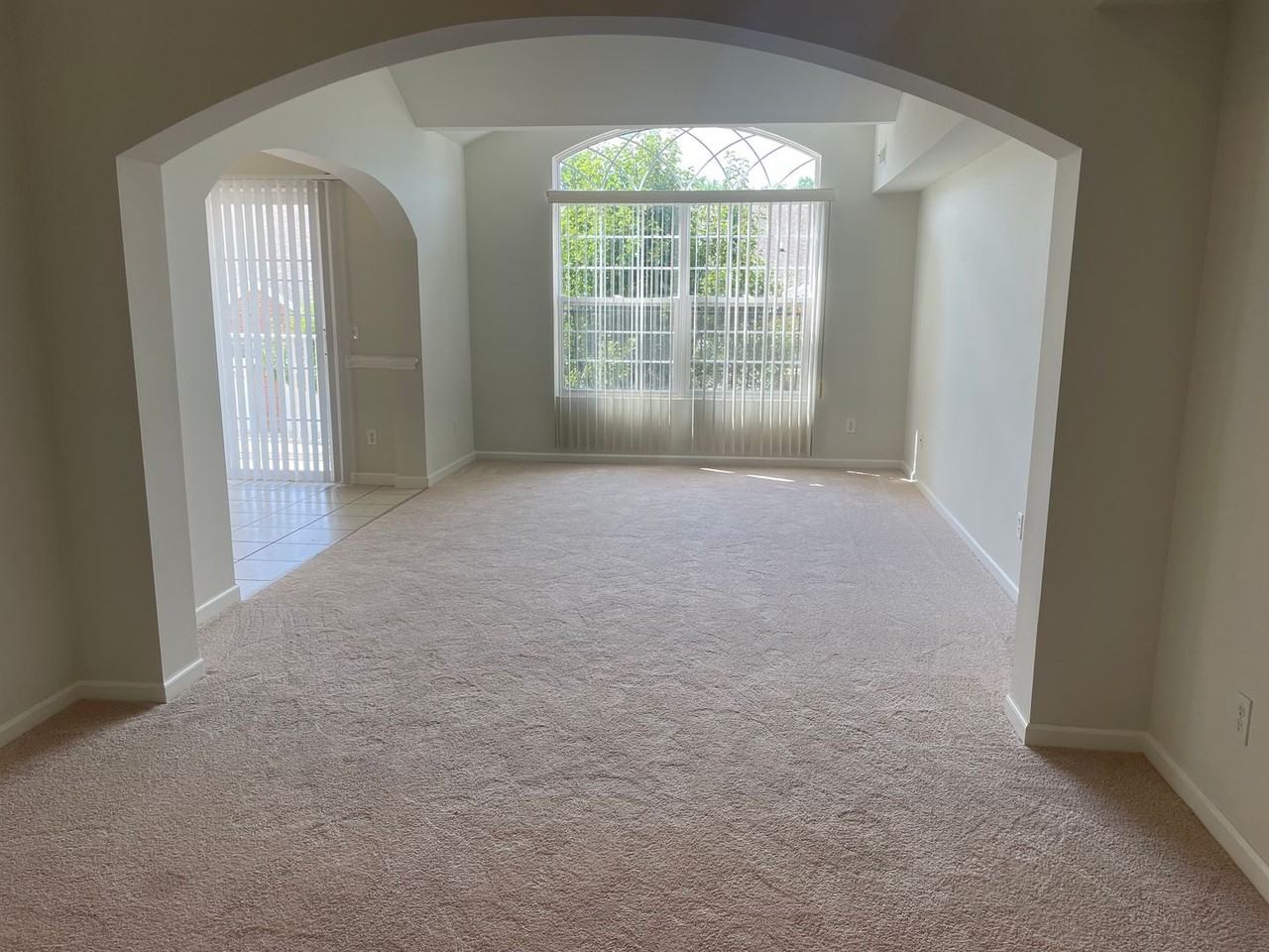 8210 W Annsbury Cir - Photo 6 of 37