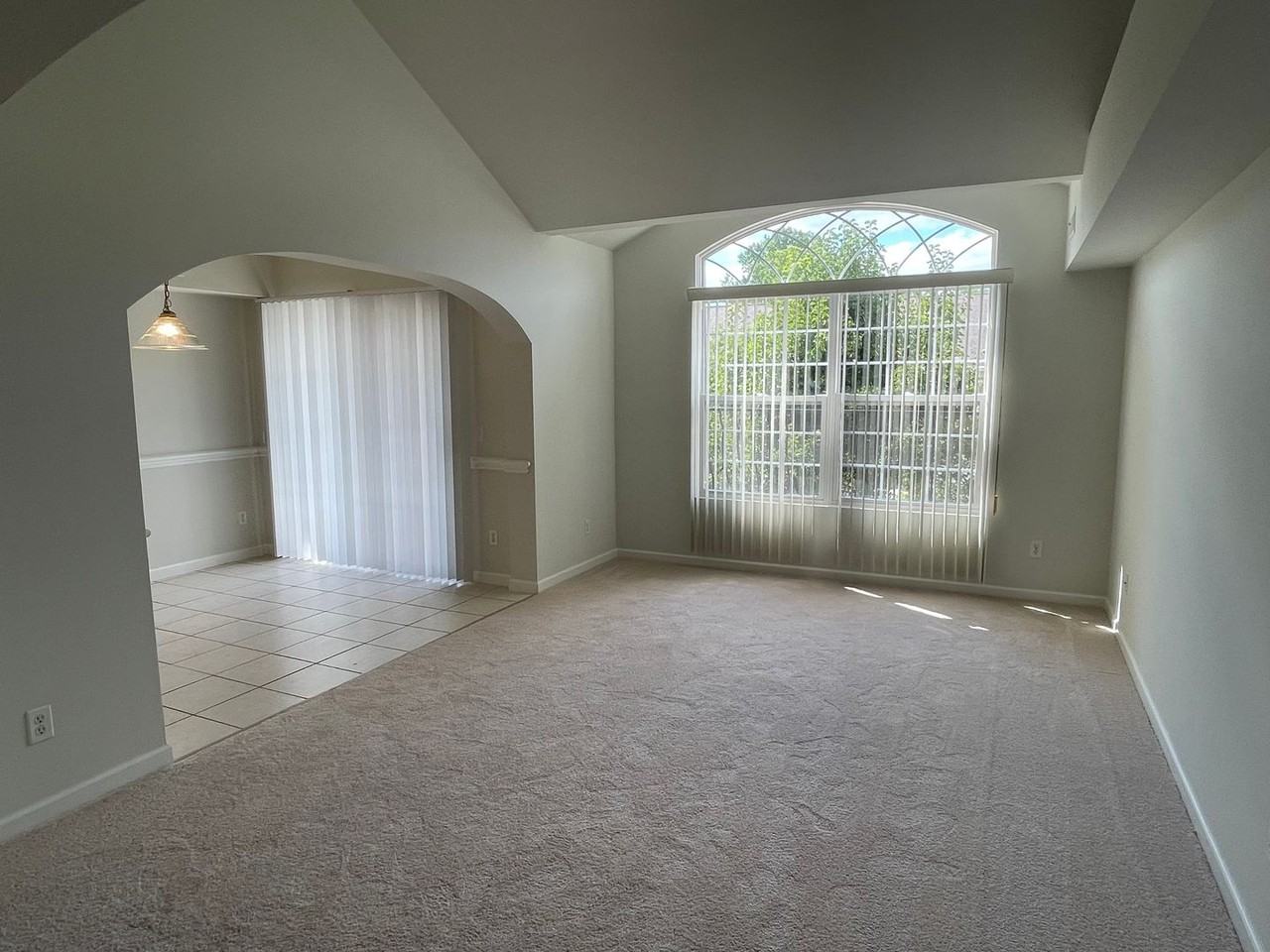 8210 W Annsbury Cir - Photo 7 of 37