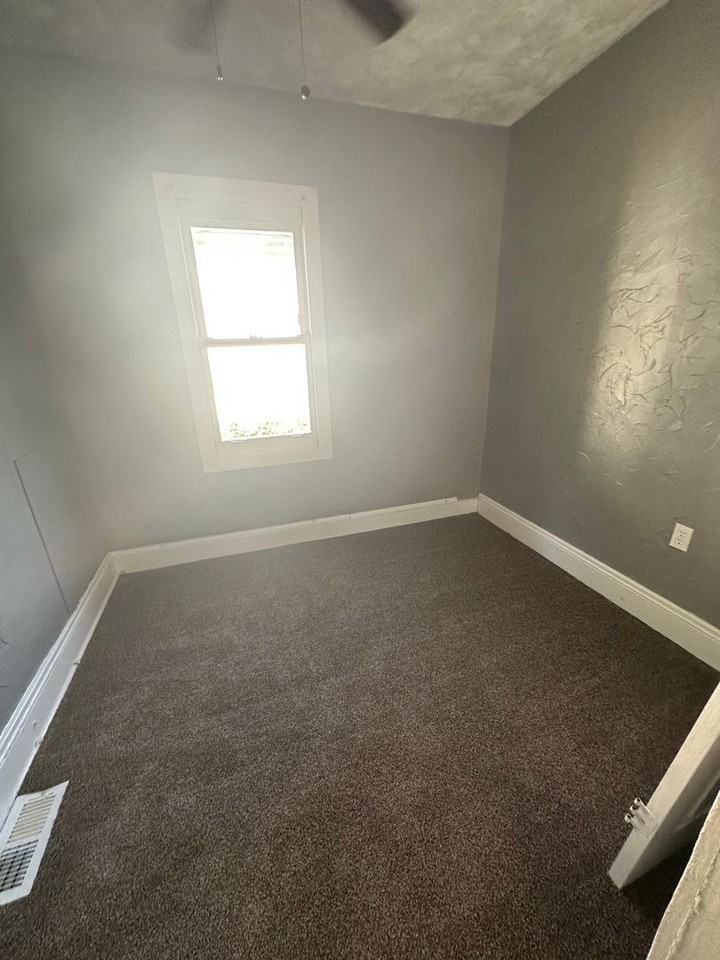 6726 Hosmer Ave - Photo 5 of 12