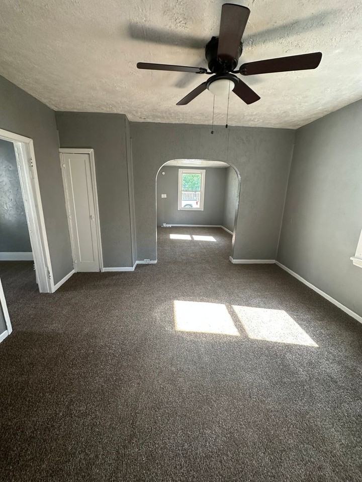 6726 Hosmer Ave - Photo 7 of 12