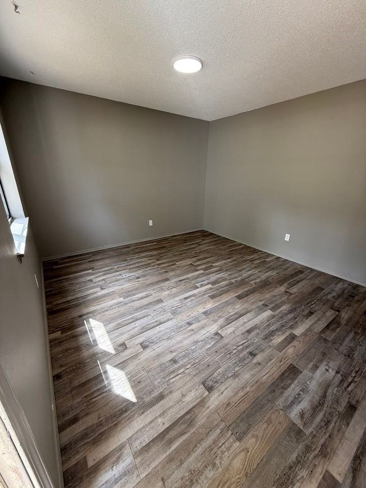 923 N 28th St - Photo 2 of 8