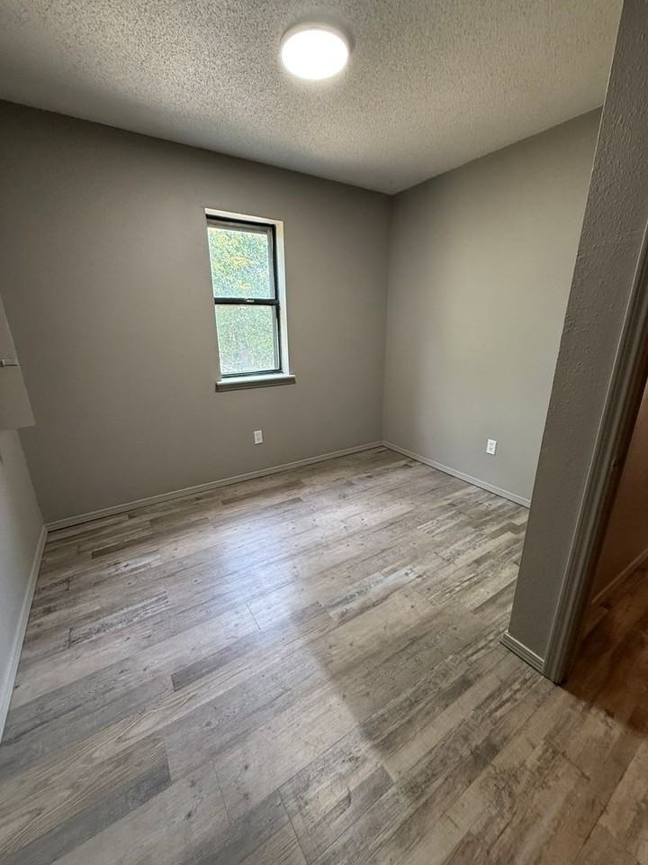 923 N 28th St - Photo 5 of 8