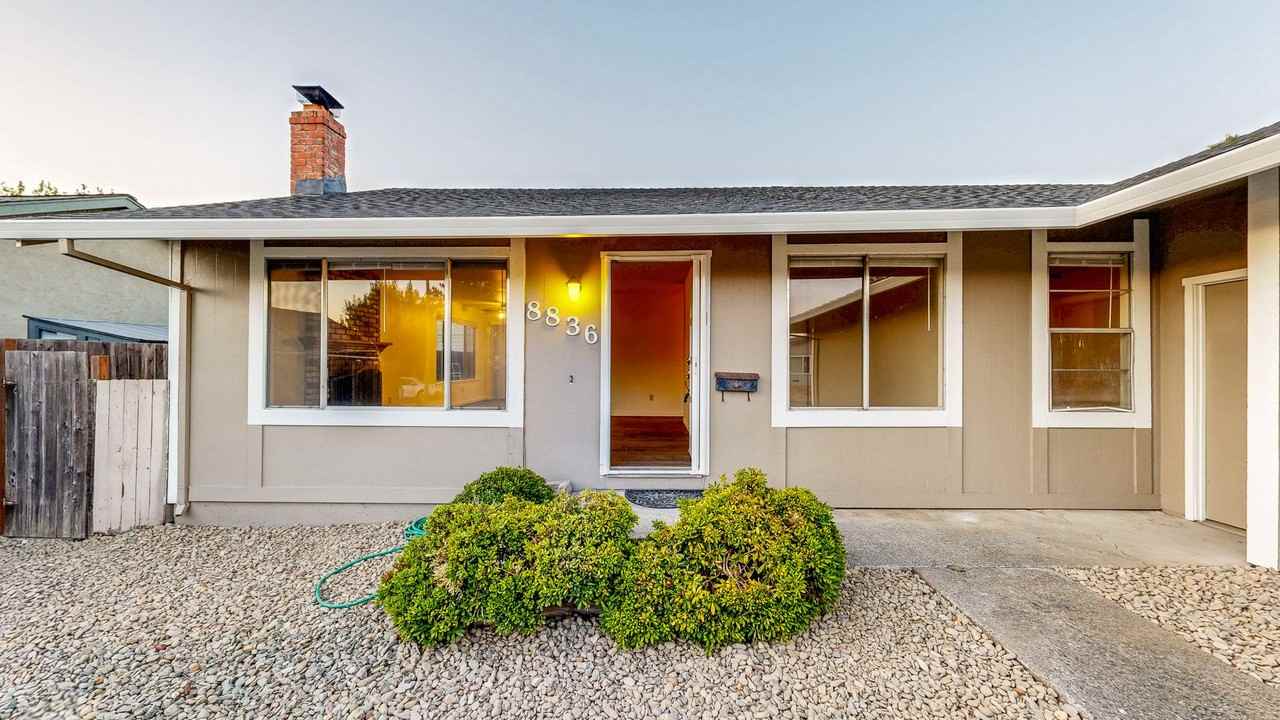 8836 Lancaster Dr - Photo 3 of 31