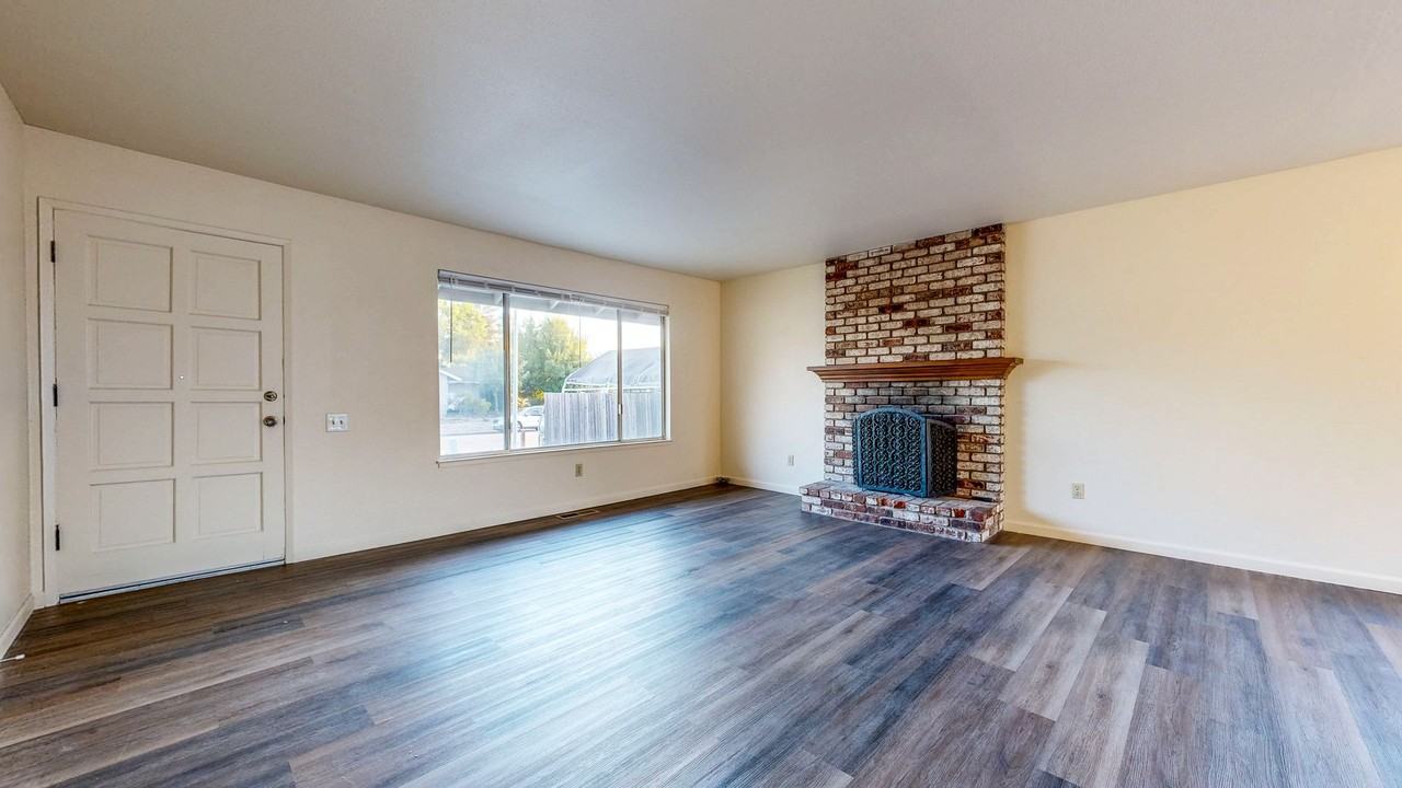 8836 Lancaster Dr - Photo 5 of 31