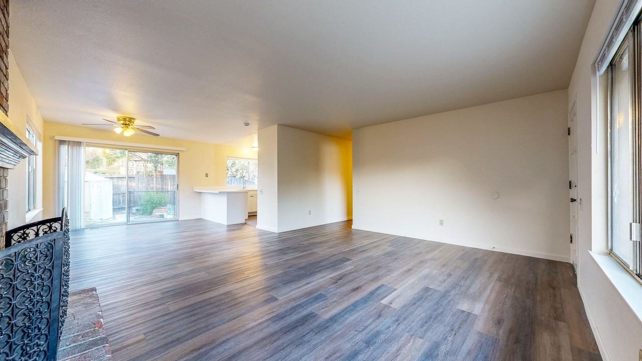 8836 Lancaster Dr - Photo 7 of 31