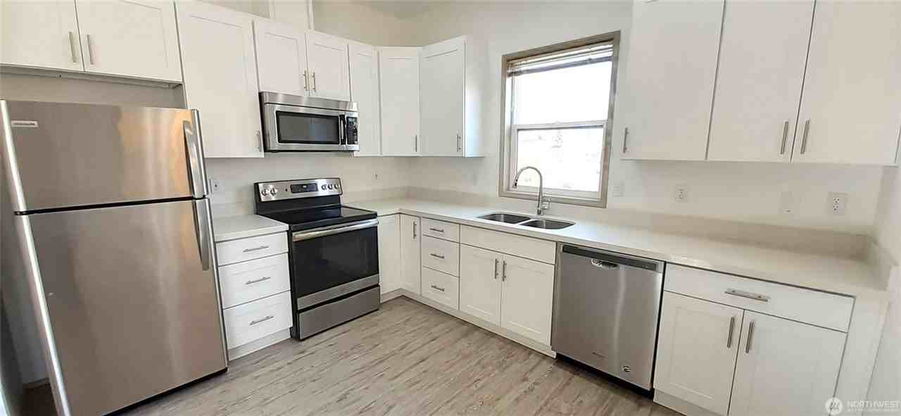 5501 Wilson Avenue South - Photo 2 of 12