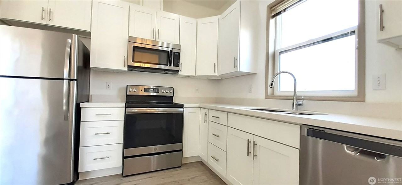 5501 Wilson Avenue South - Photo 5 of 12