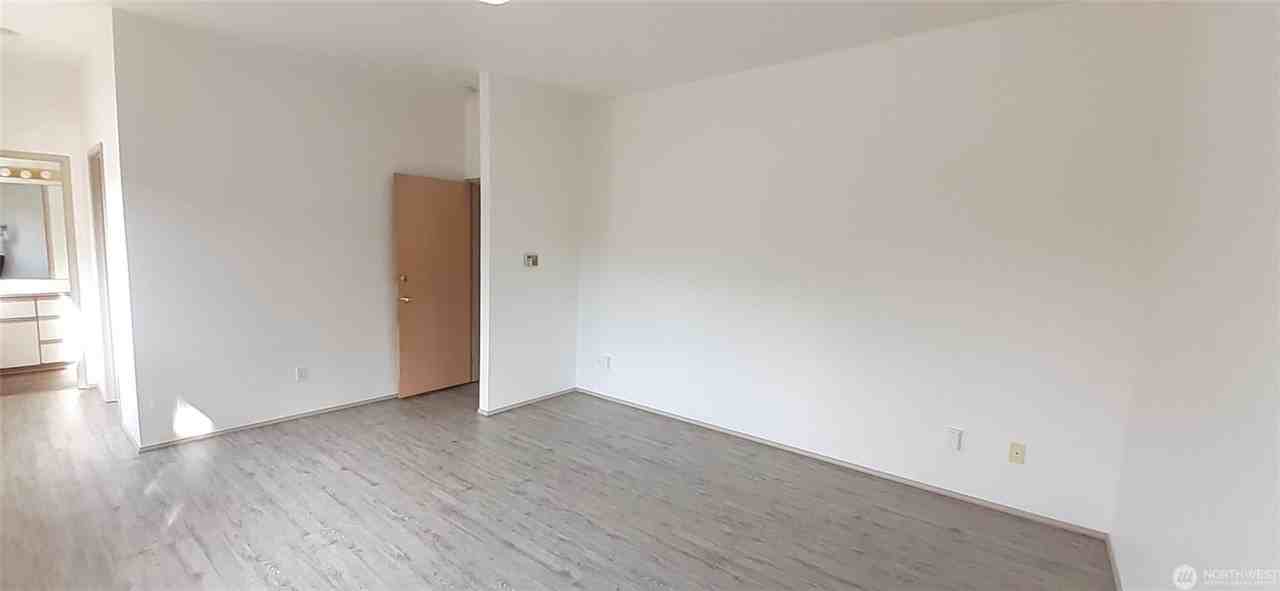 5501 Wilson Avenue South - Photo 6 of 12