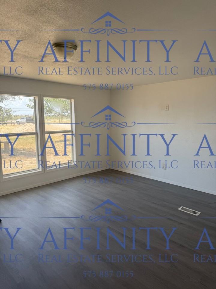 328 East Derrick Road - Photo 3 of 15