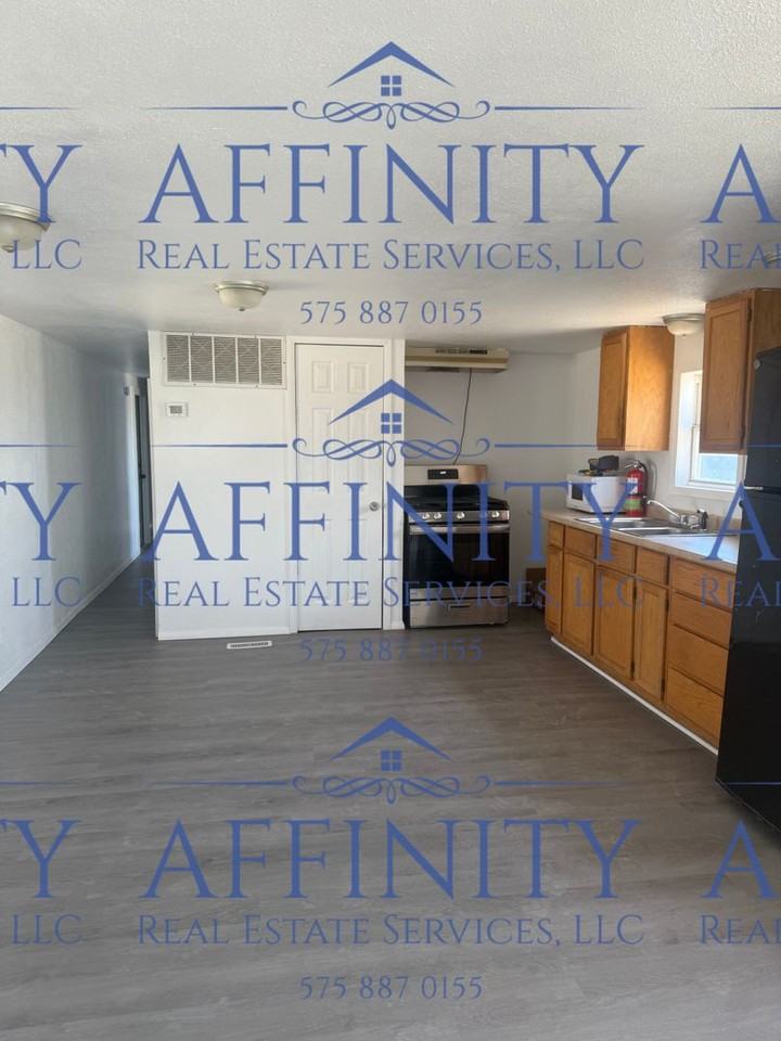 328 East Derrick Road - Photo 4 of 15