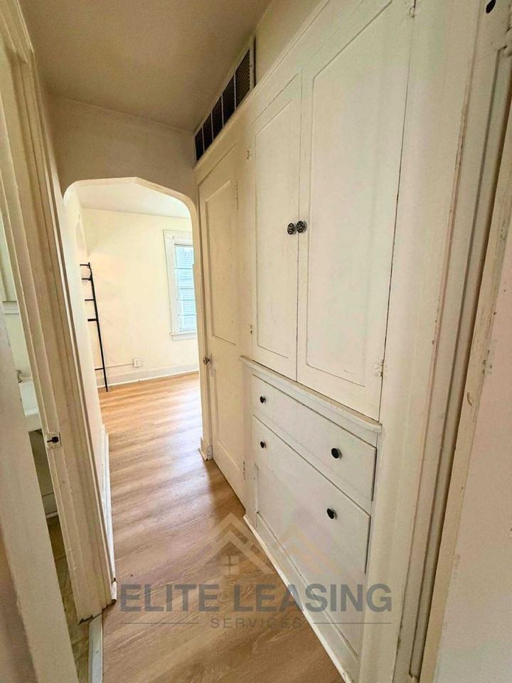 1011 Sw Douthitt Ave - Photo 3 of 7