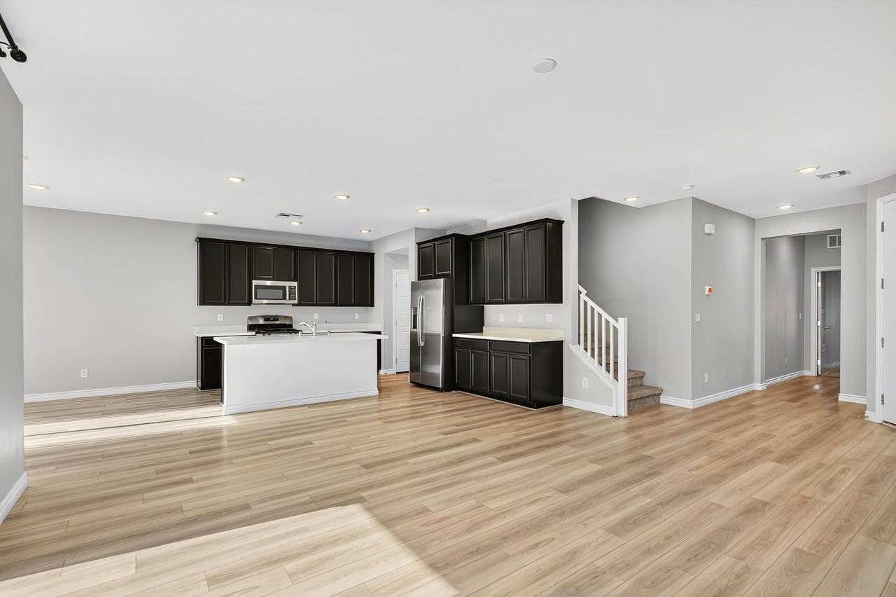 2870 Gaffer Film St - Photo 3 of 28