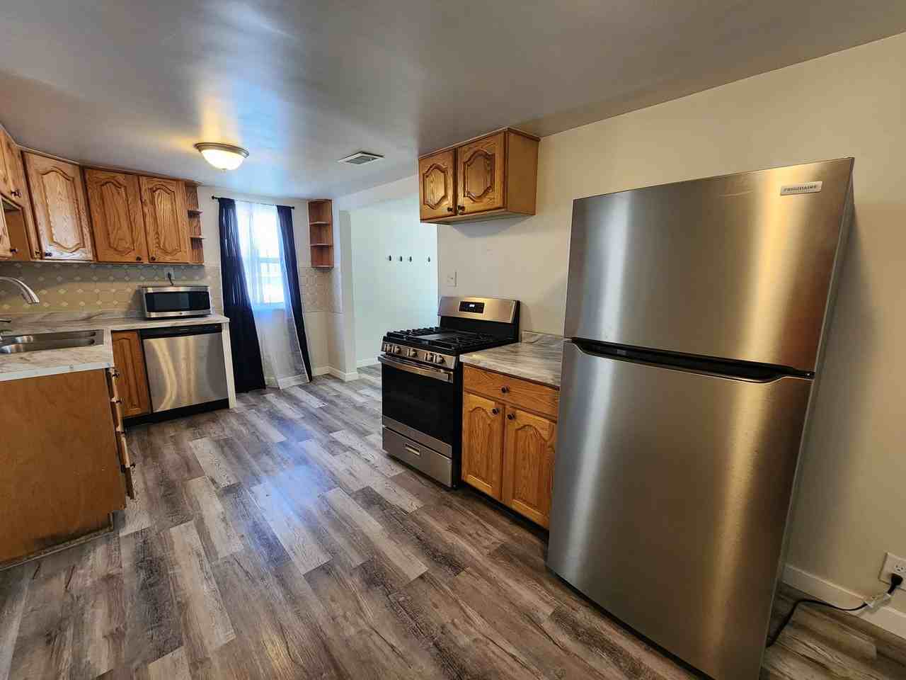 1651 W Shelley Ave - Photo 3 of 16