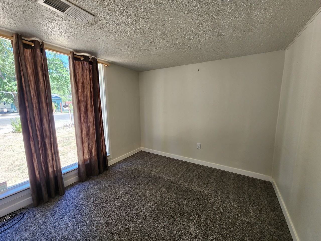 1651 W Shelley Ave - Photo 4 of 16