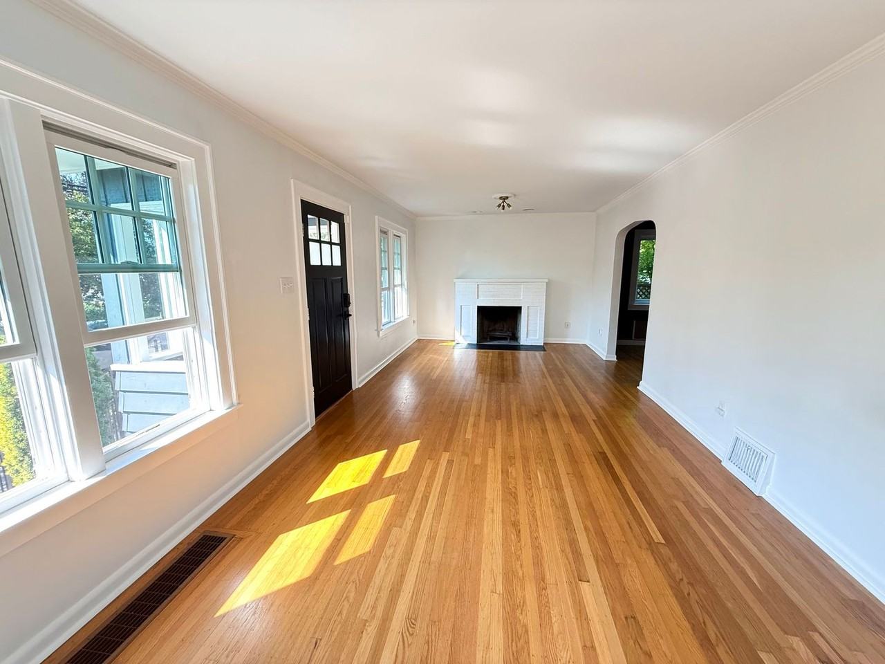 7052 26th Ave Nw - Photo 3 of 28