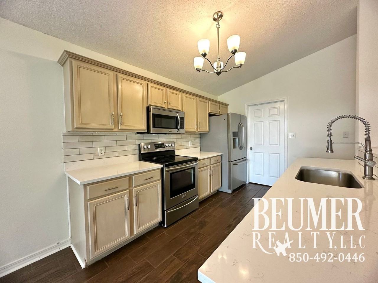 628 Reservation Ave - Photo 5 of 29
