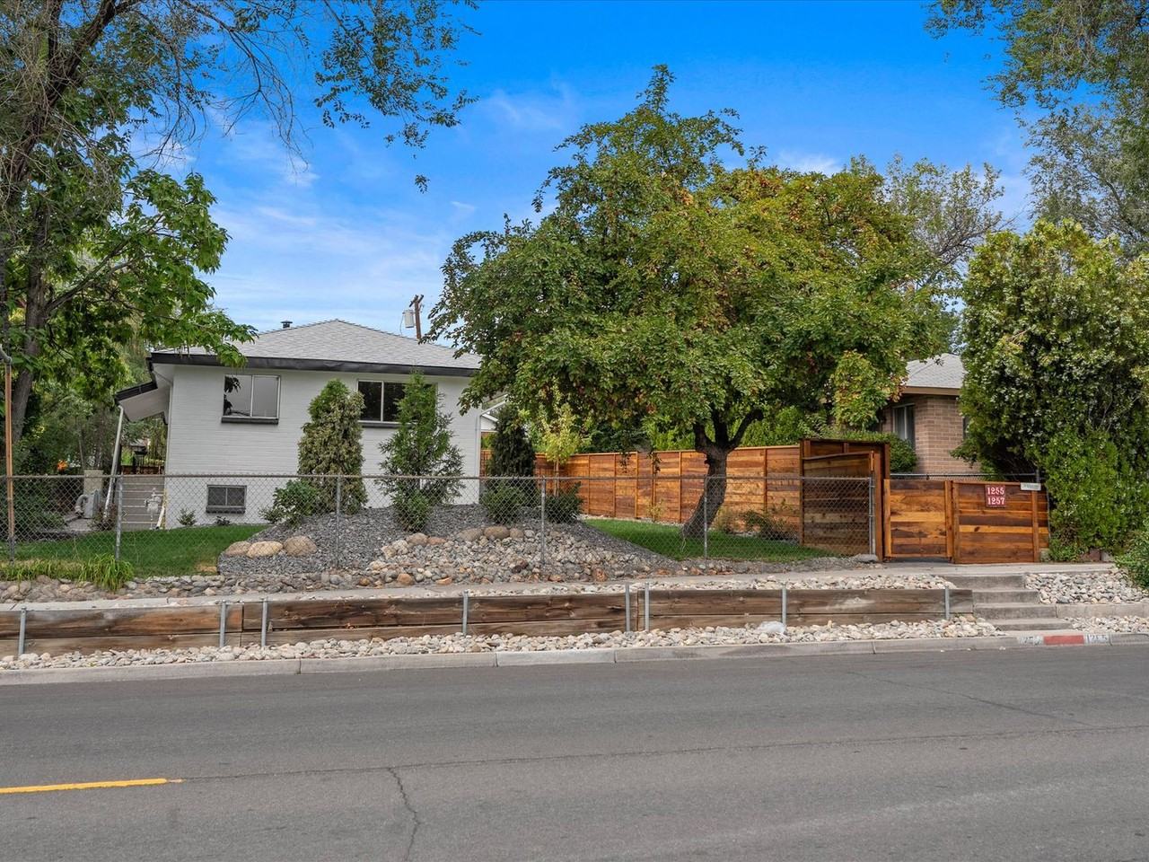 1255 Plumas St - Photo 2 of 27