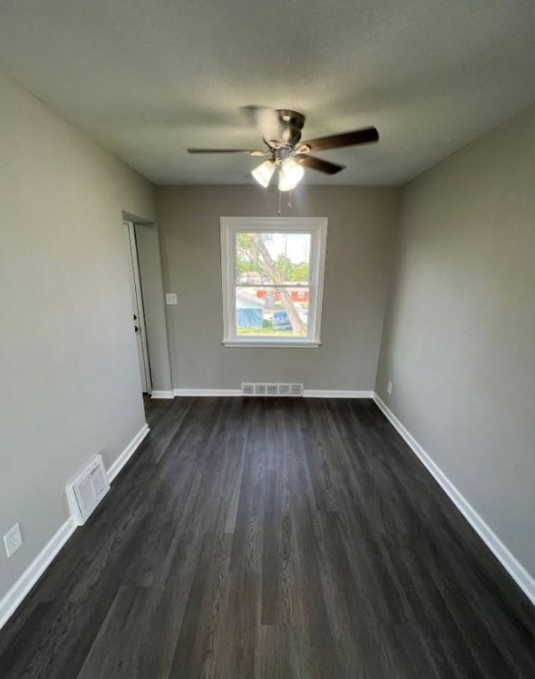 728 S Leonard St - Photo 6 of 14