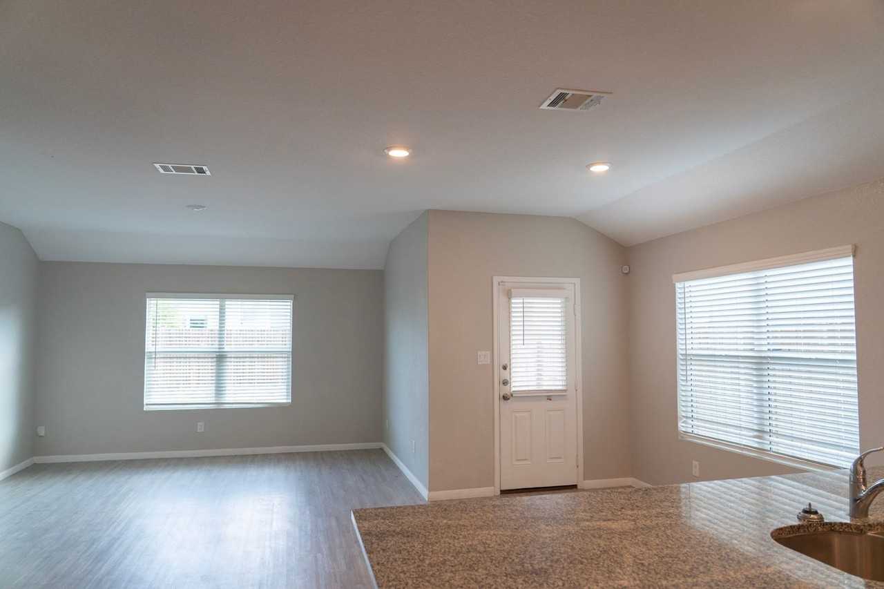 10803 Margarita Loop - Photo 3 of 29