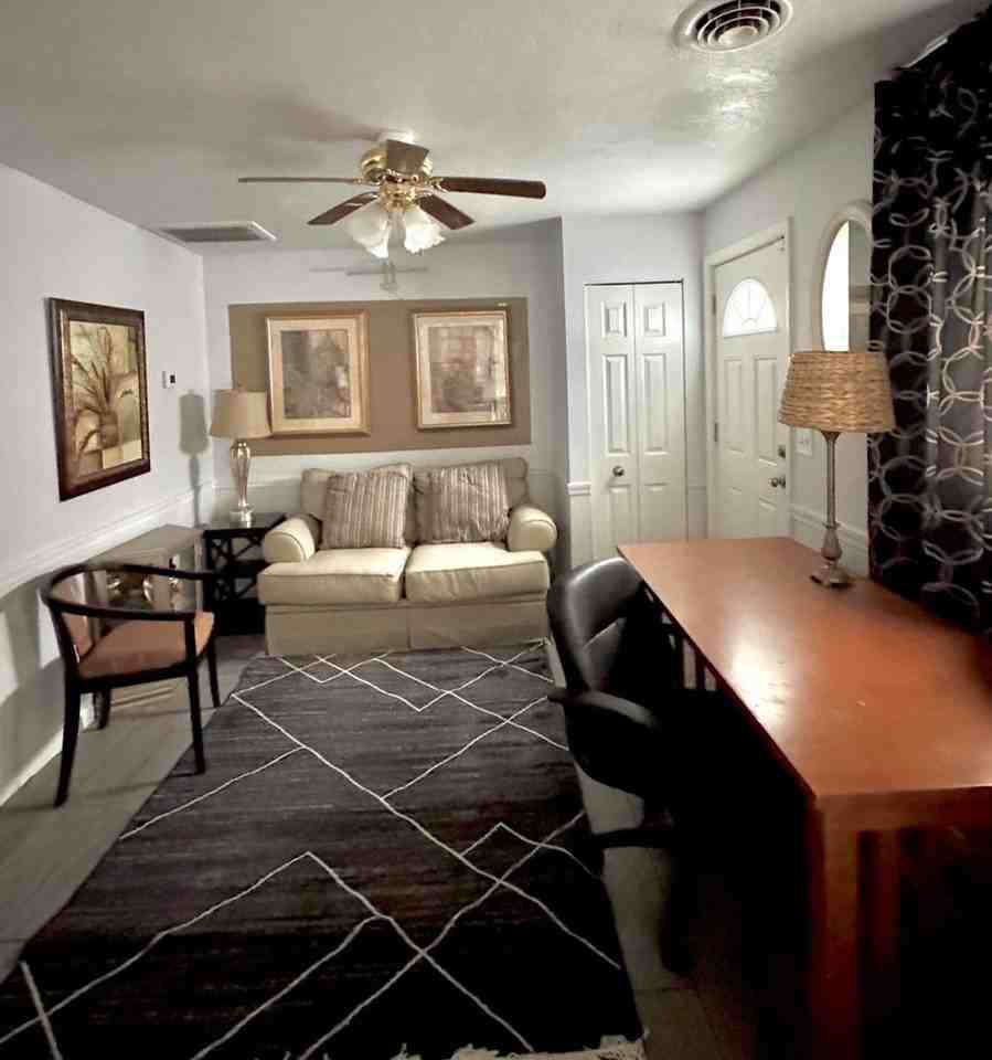 1521 Emma St - Photo 2 of 11