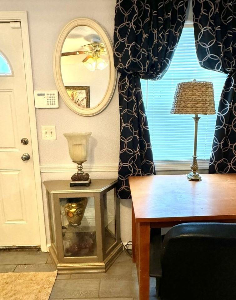 1521 Emma St - Photo 7 of 11