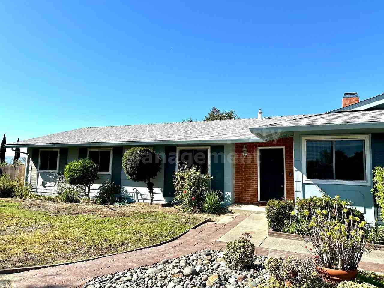 2953 Hannan Dr - Photo 2 of 21