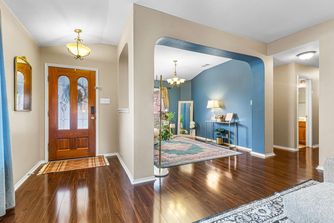 11231 Ocate - Photo 3 of 27