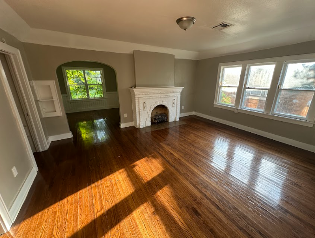 2509 Nw 22nd St - Photo 3 of 18