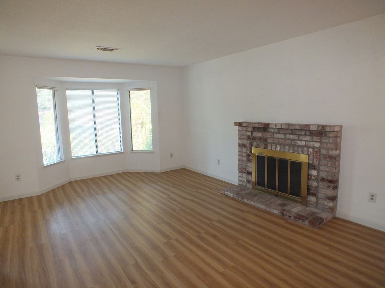 109 Cheryl Ct - Photo 3 of 16