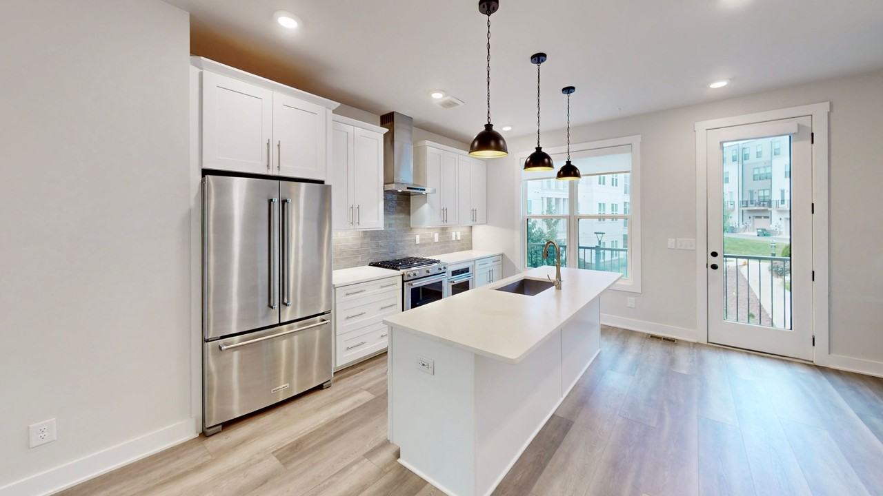 7017 Louie Ln - Photo 3 of 39