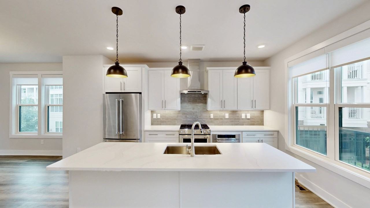 7017 Louie Ln - Photo 4 of 39